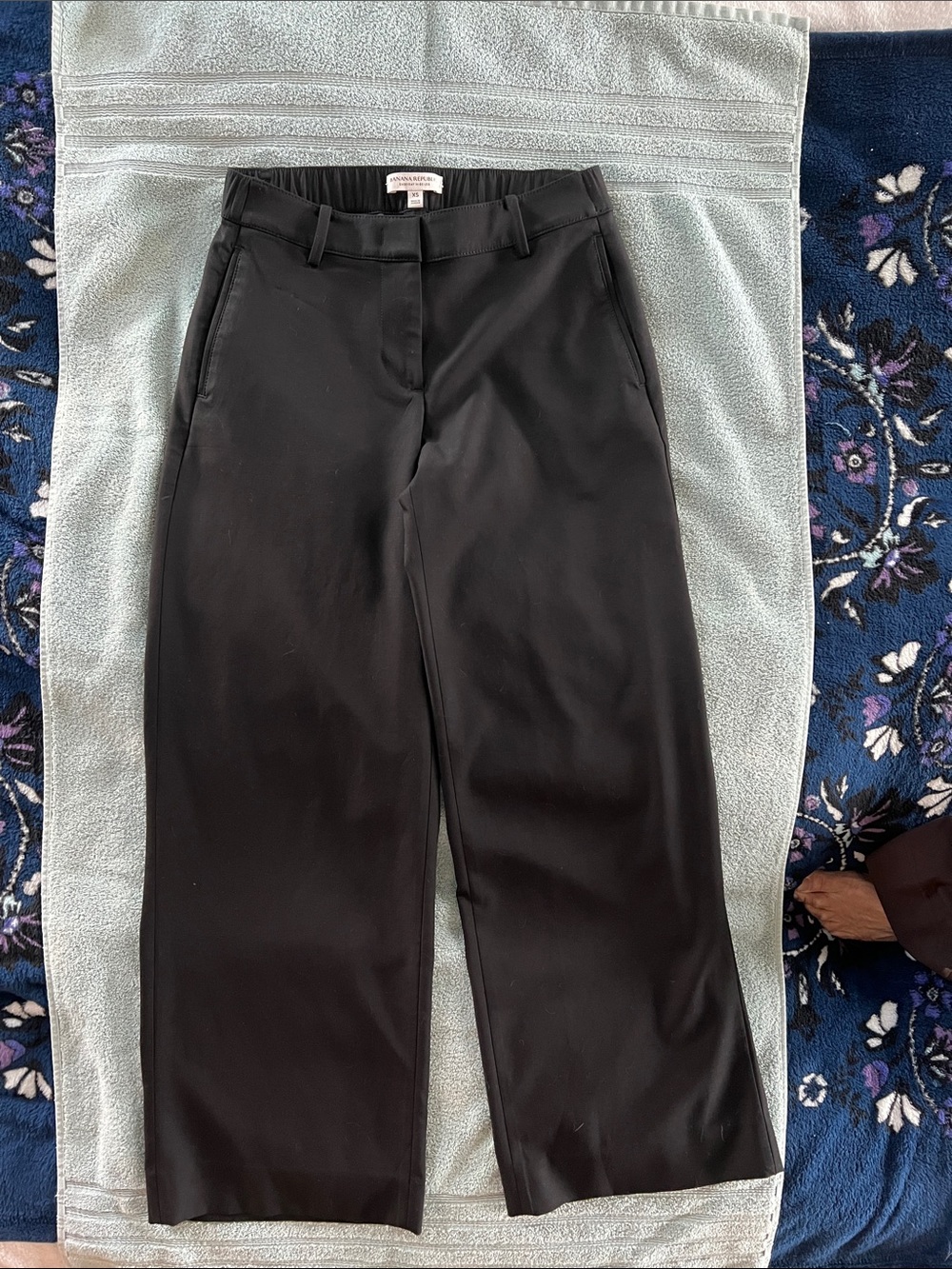 Banana Republic Black Everyday Wide-Leg Pants. Size XS.